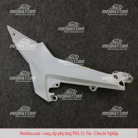 13. Phôi nhựa dưới bình xăng phải